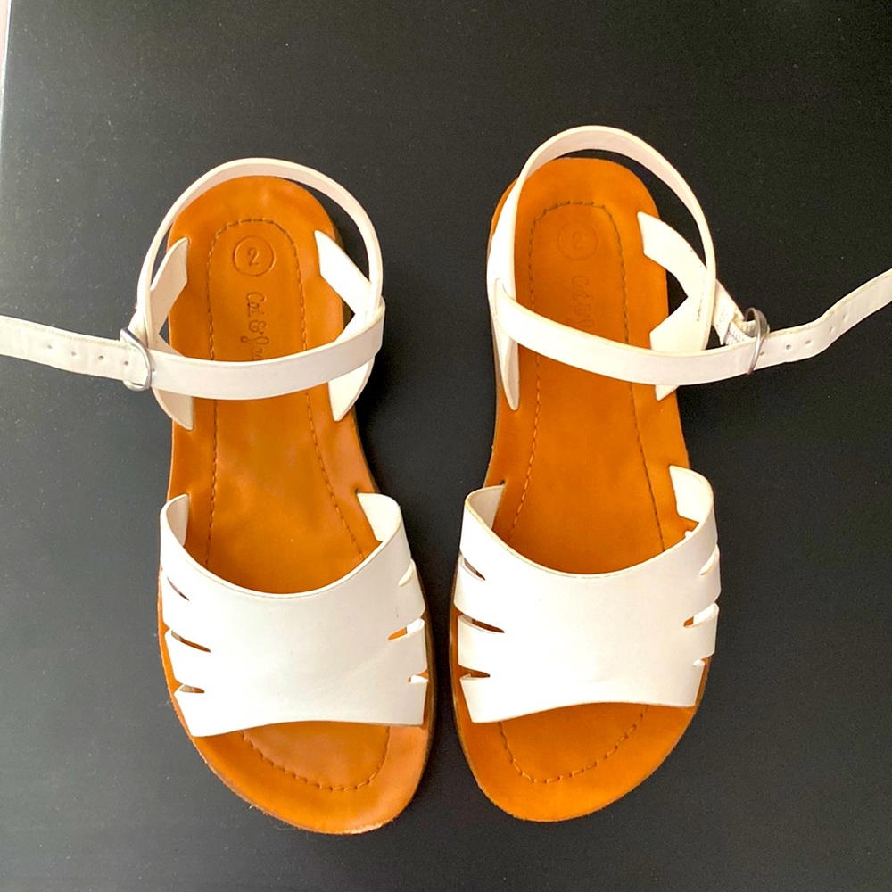EUC Cat & Jack white girls’ sandals size 2